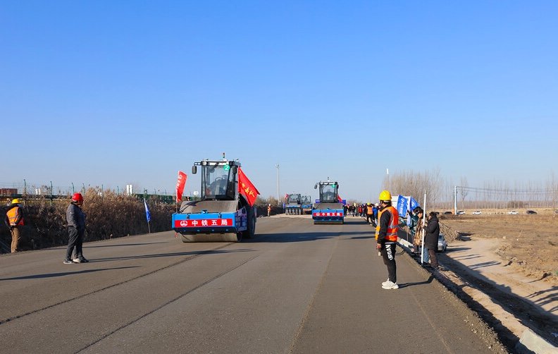 SANY driverless road machine fleet performs cement-treated paving and compacting